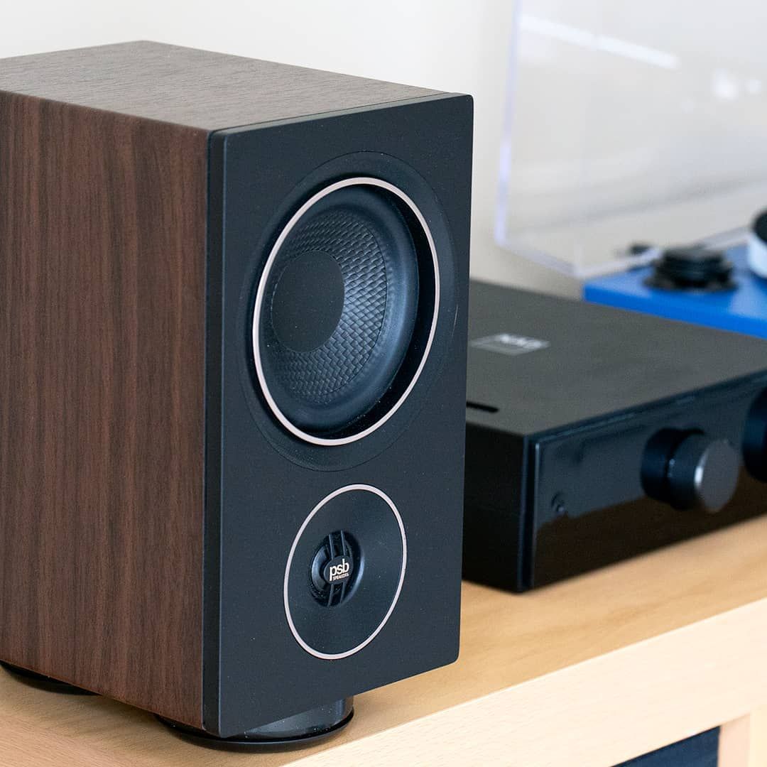 Полочная акустическая система