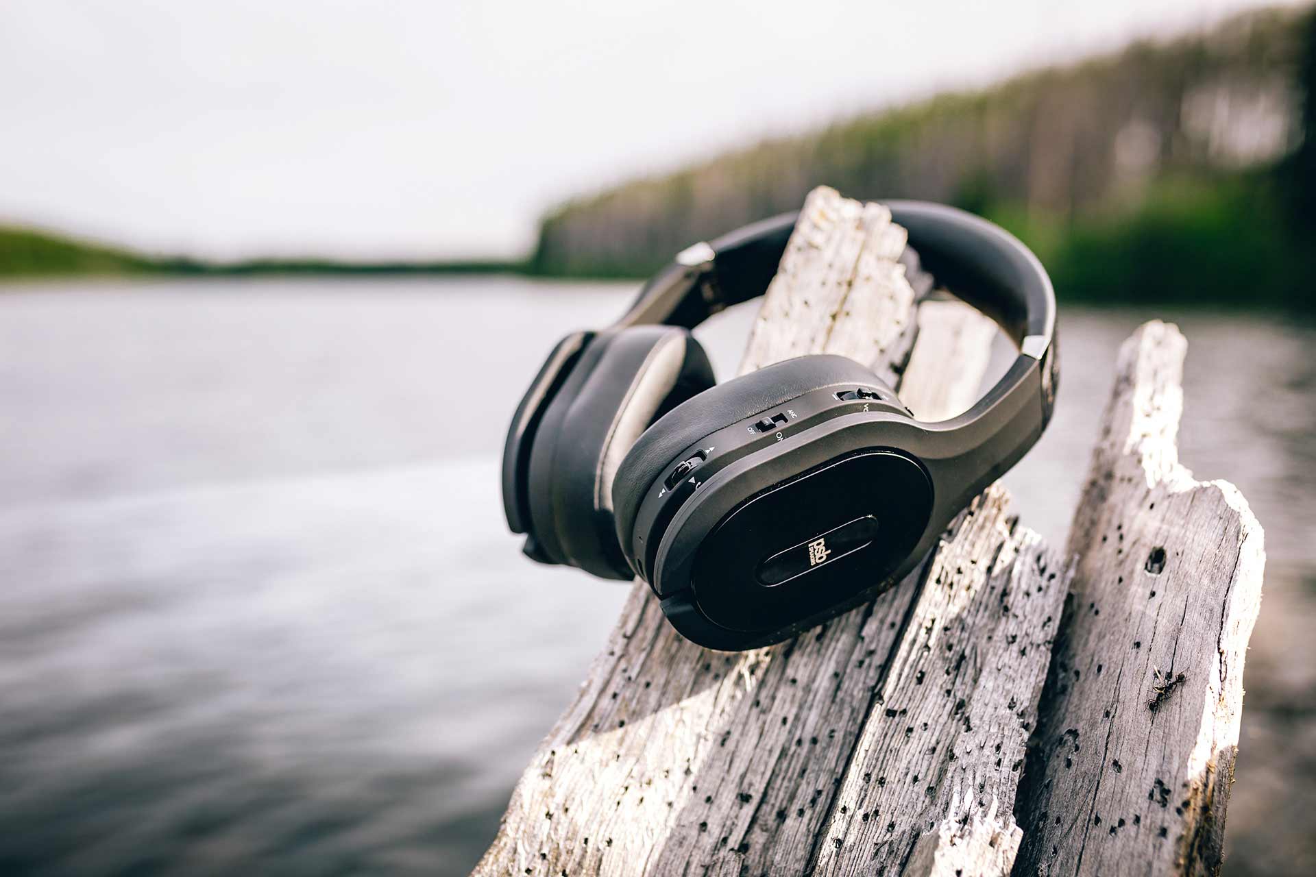 Беспроводные наушники с активным шумоподавлением