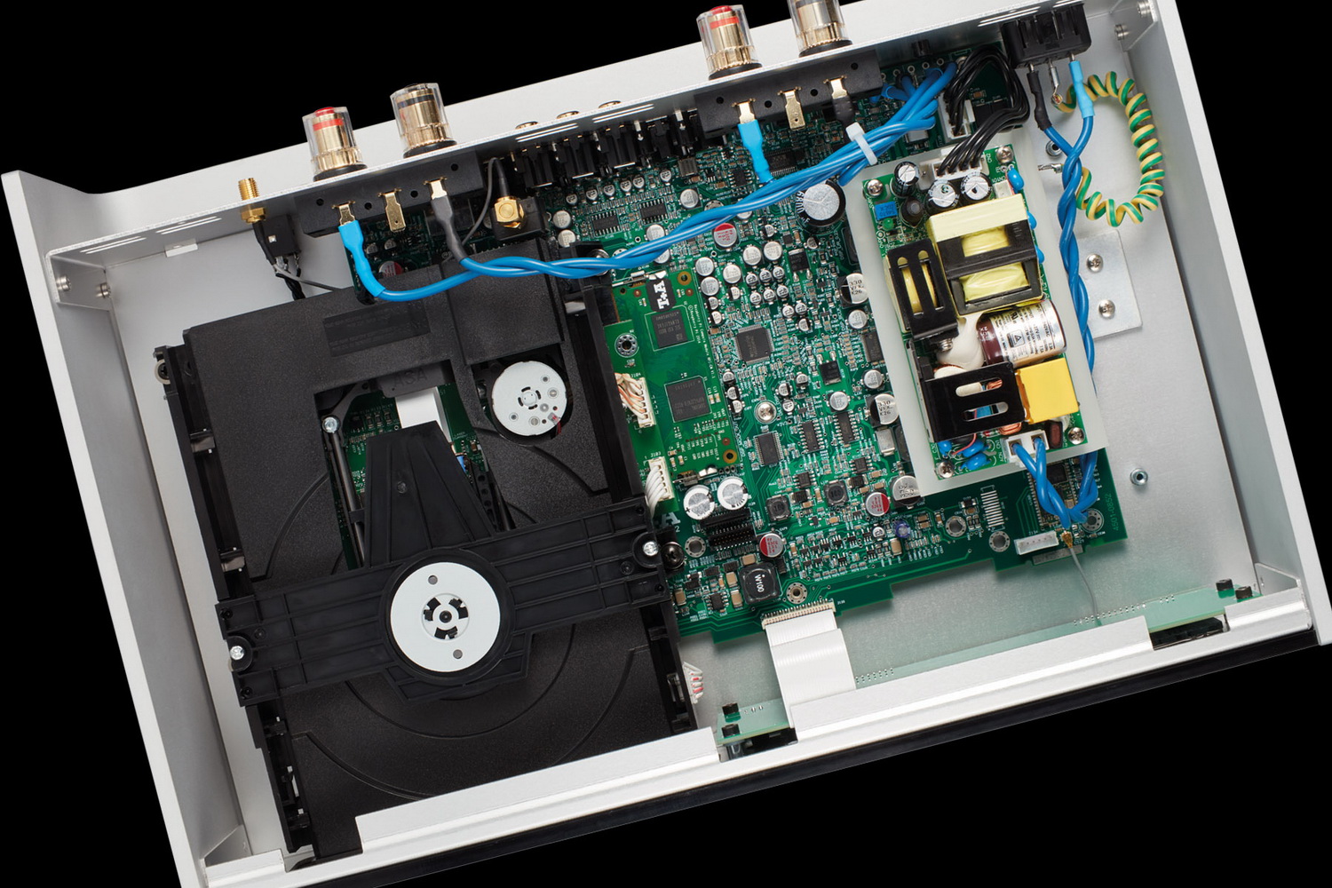 Компактная мультимедийная стерео система