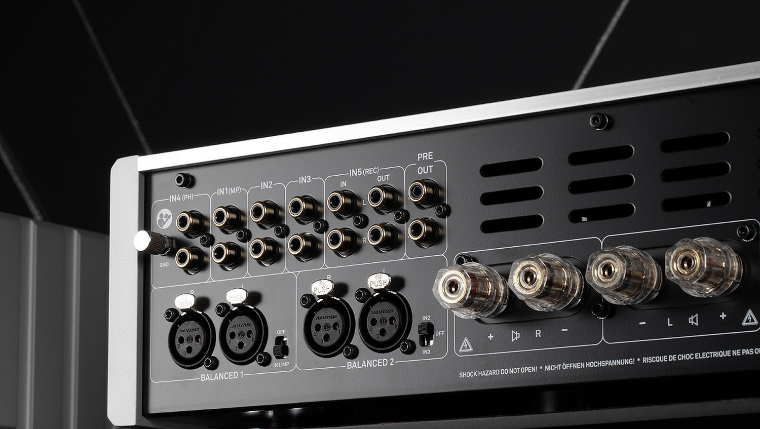 Интегральный стерео усилитель