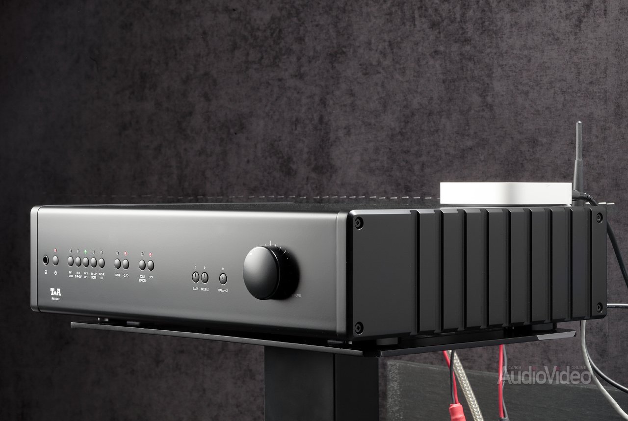 Интегральный стерео усилитель с ЦАП