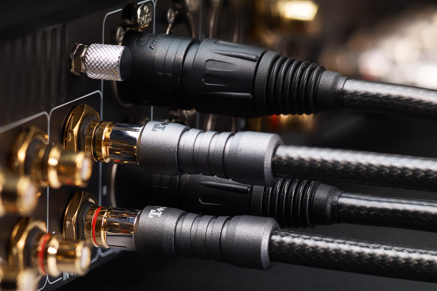 Интегральный стерео усилитель