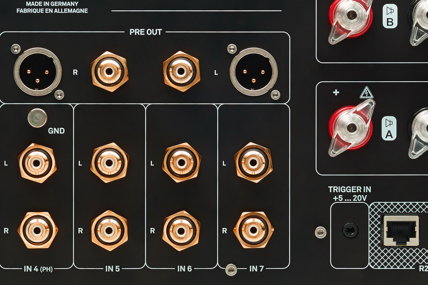Интегральный стерео усилитель