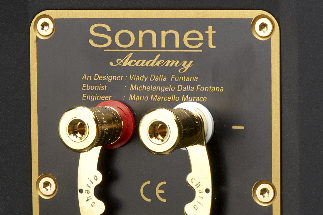 Полочная акустическая система