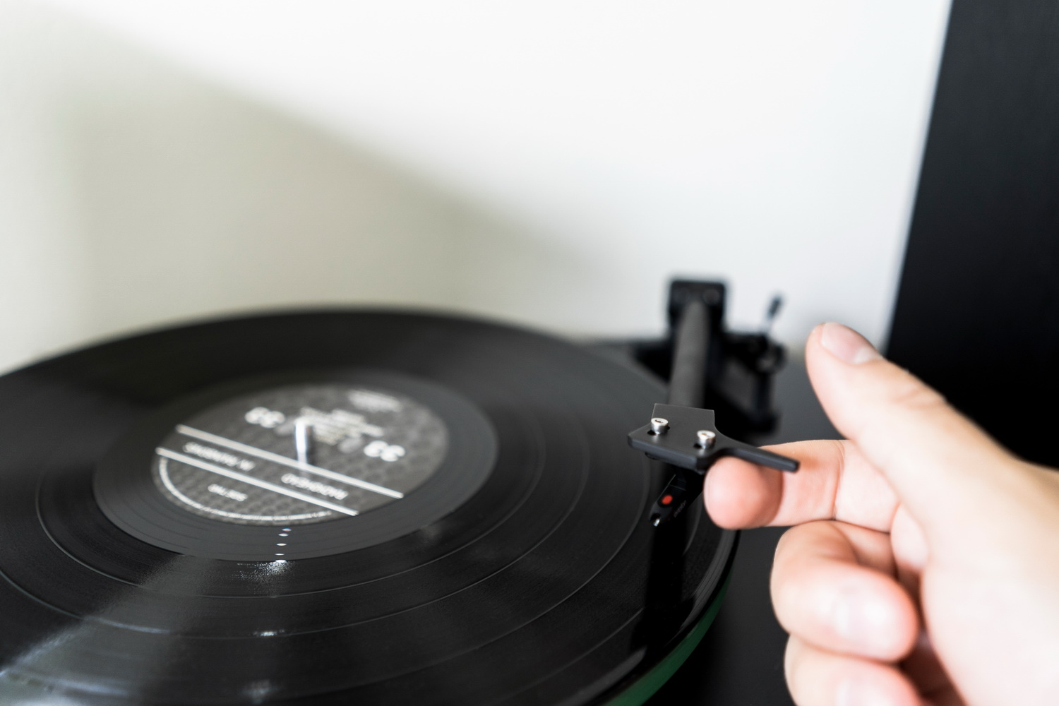 Виниловый проигрыватель