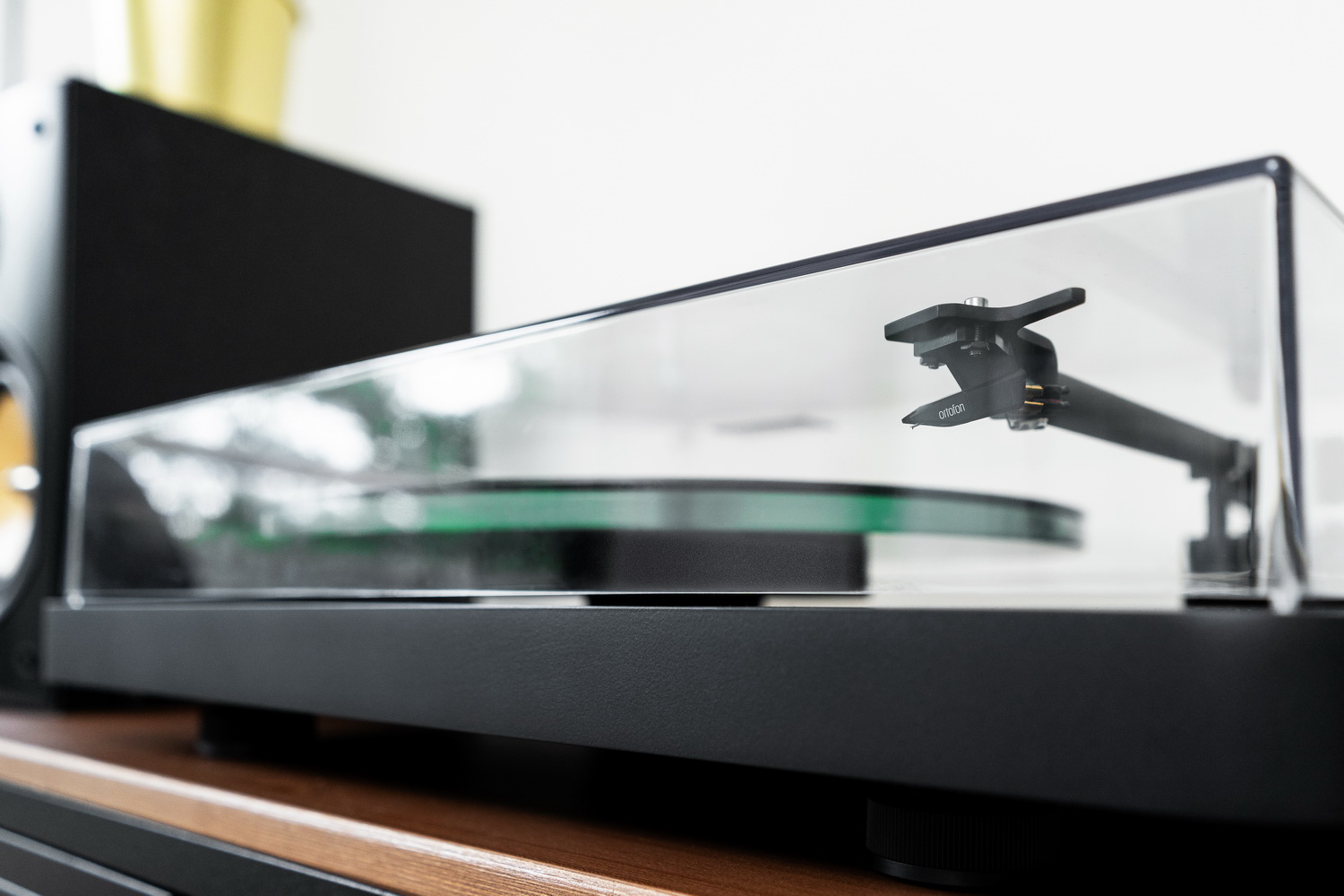 Виниловый проигрыватель