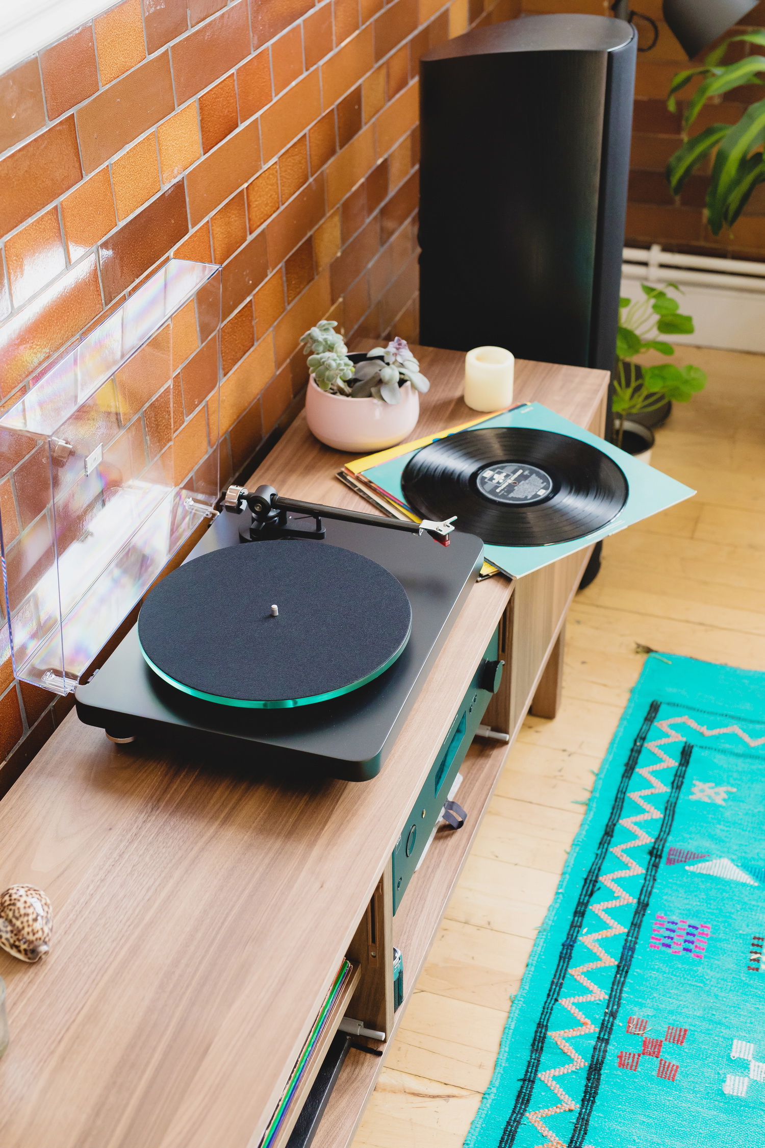 Виниловый проигрыватель